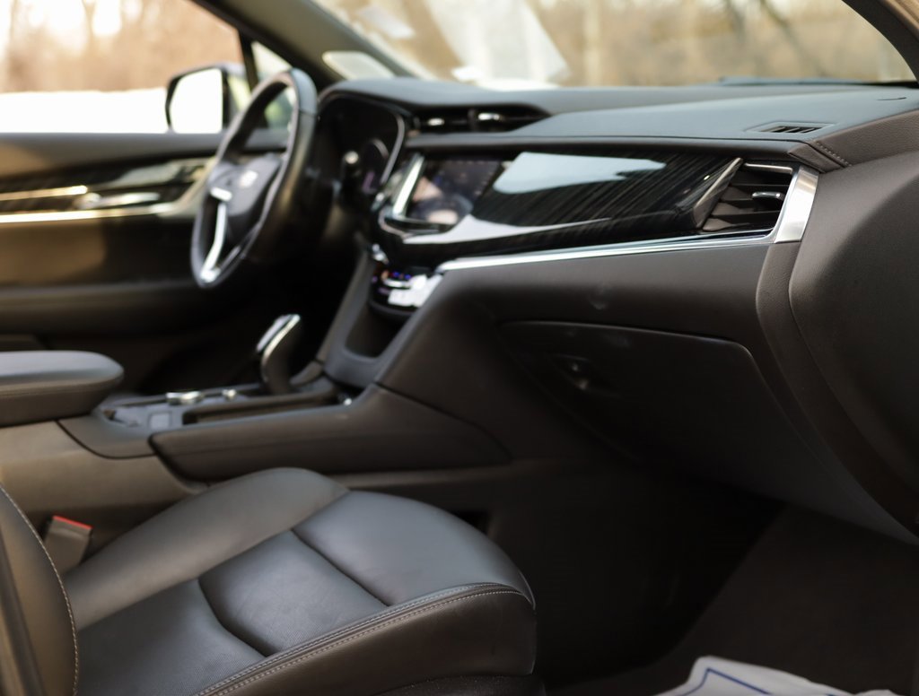 Used 2025 Cadillac XT6 Premium Luxury image 36