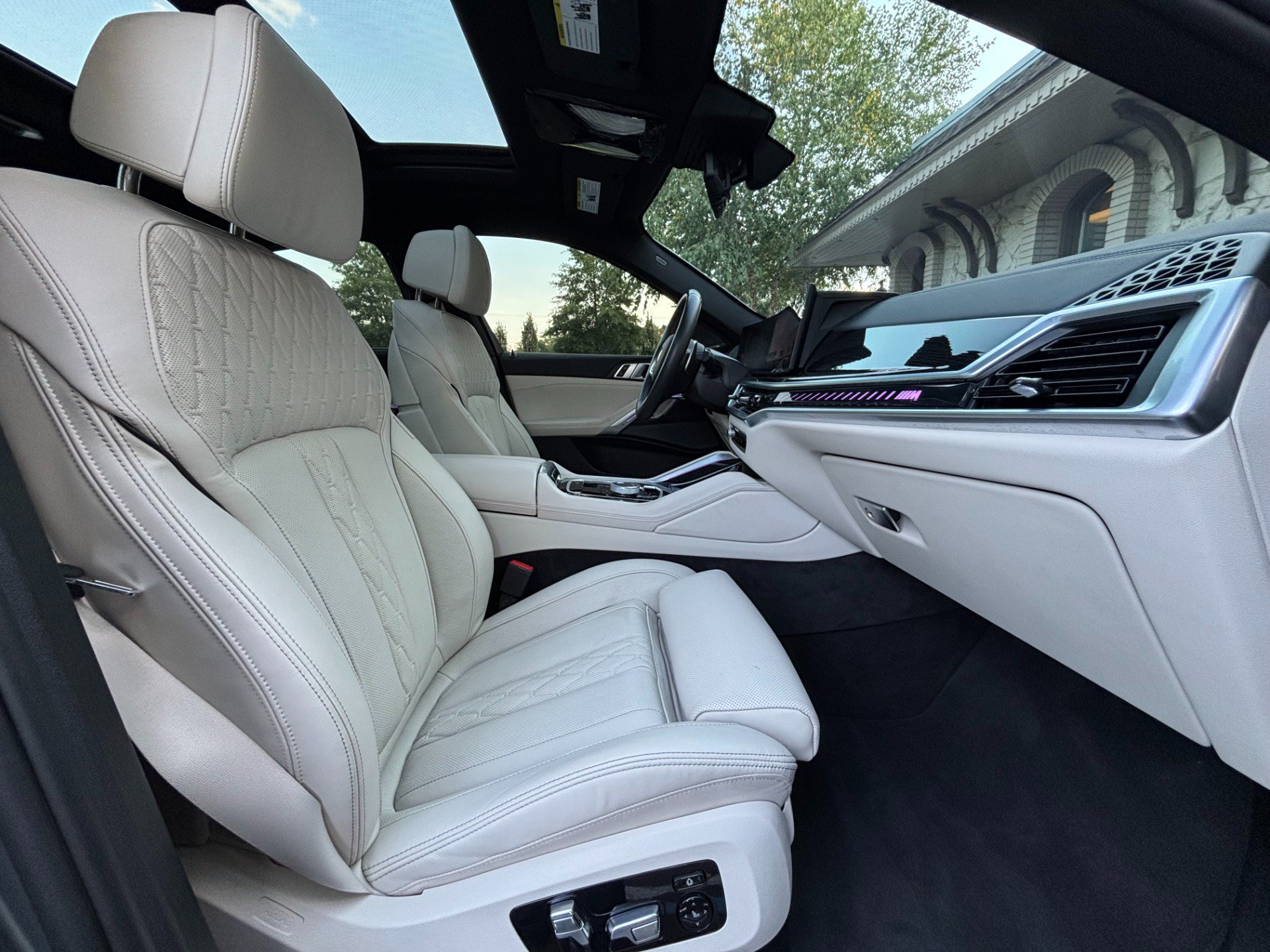 Used 2025 BMW X6 M60i AWD/4WD image 23
