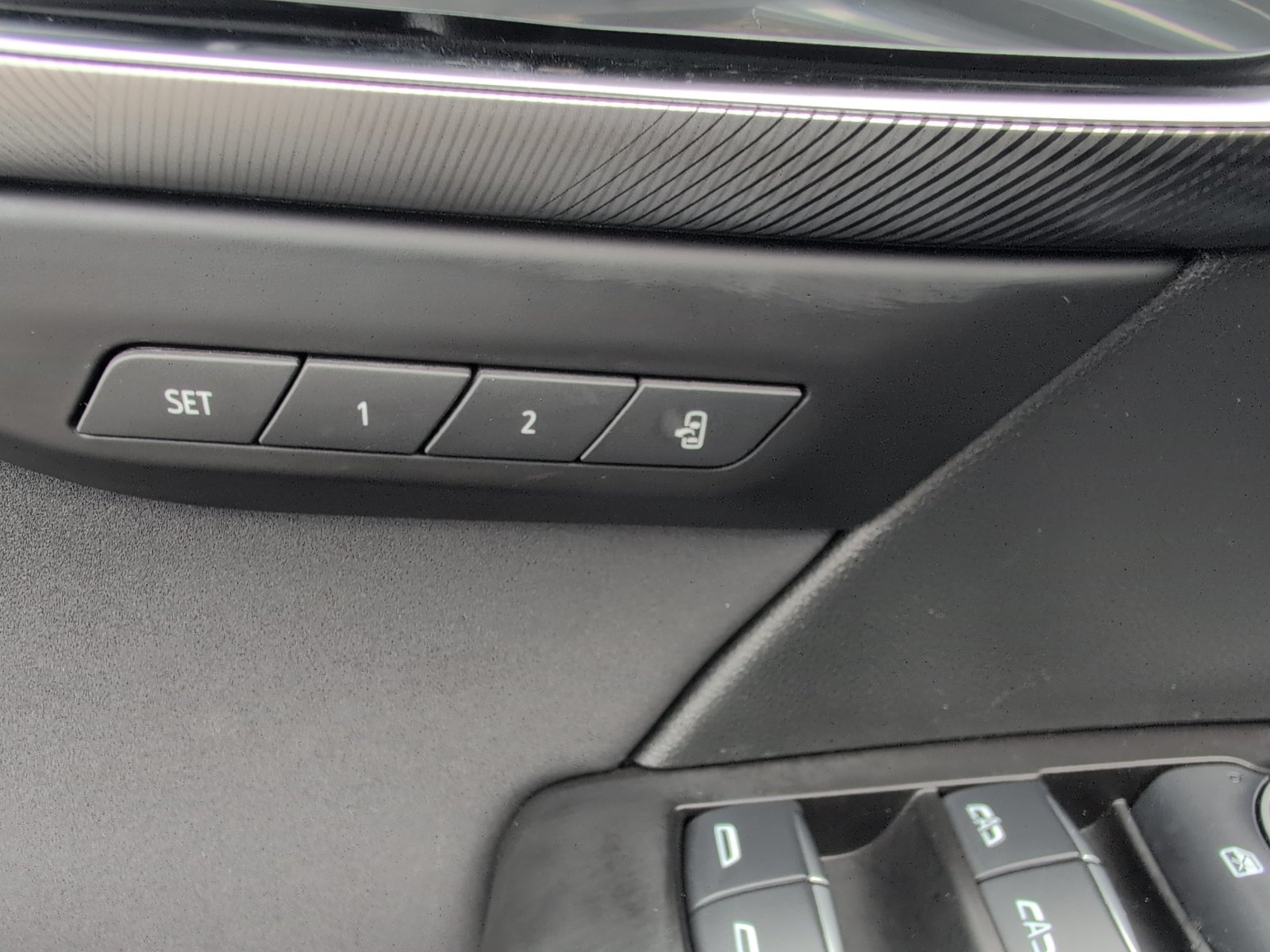 Used 2025 Buick Envision Sport Touring AWD/4WD image 17