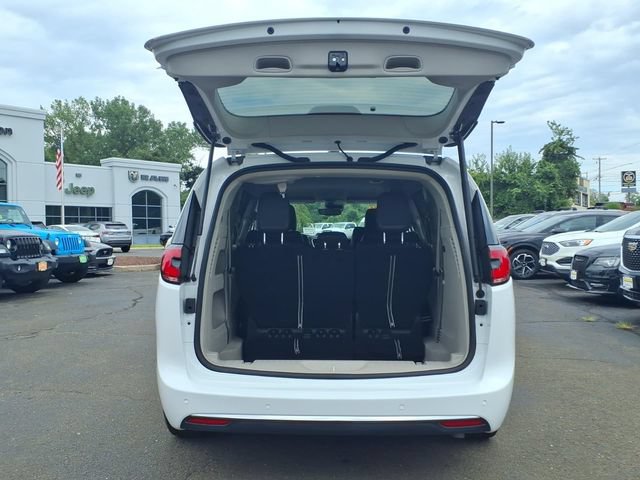 Certified 2024 Chrysler Pacifica Touring-L FWD image 7