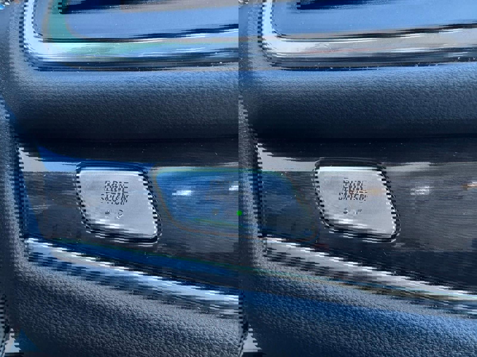 Used 2024 Buick Enclave Essence w/ Technology Package image 14