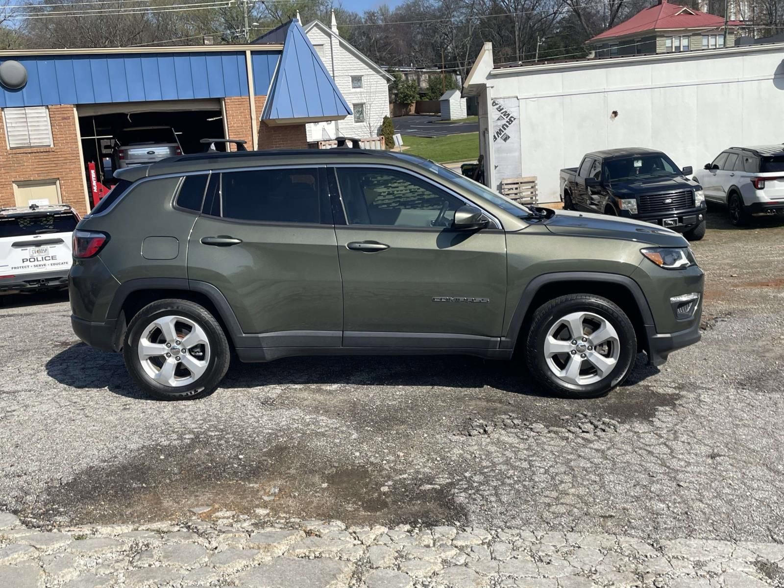 Used 2018 Jeep Compass Latitude w/ Popular Equipment Group image 2