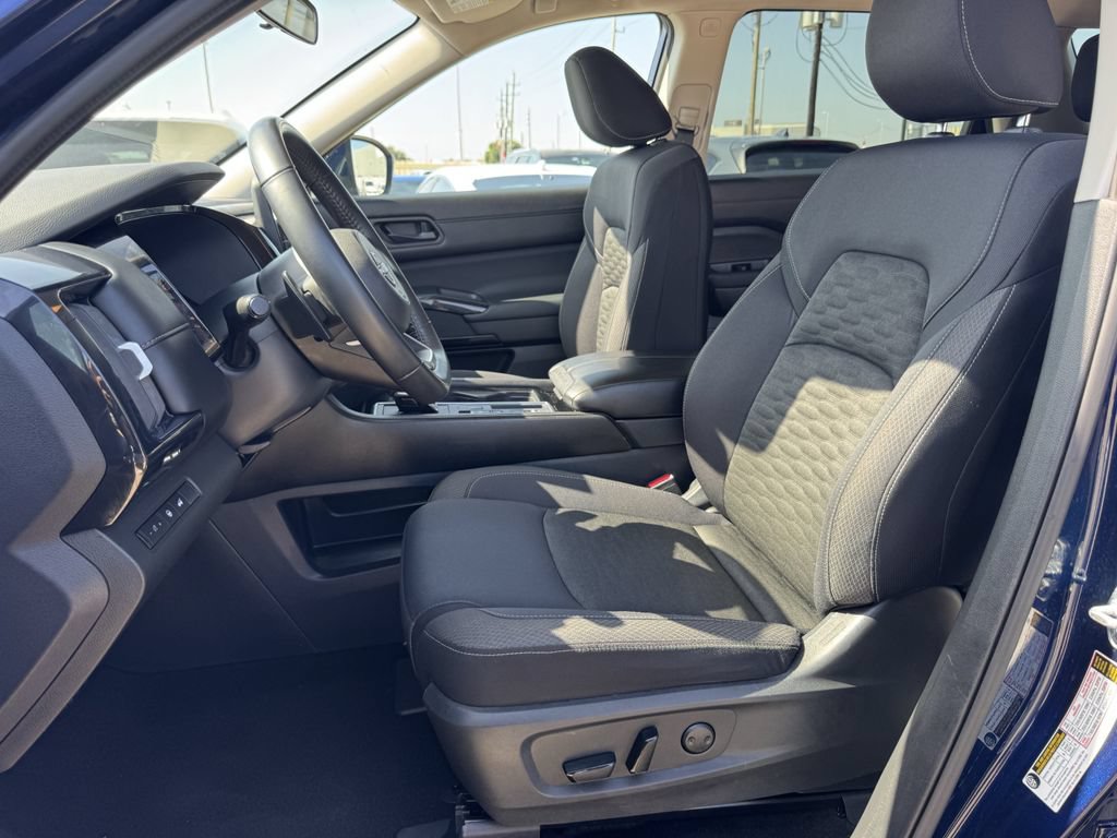 Used 2025 Nissan Pathfinder SV FWD image 22