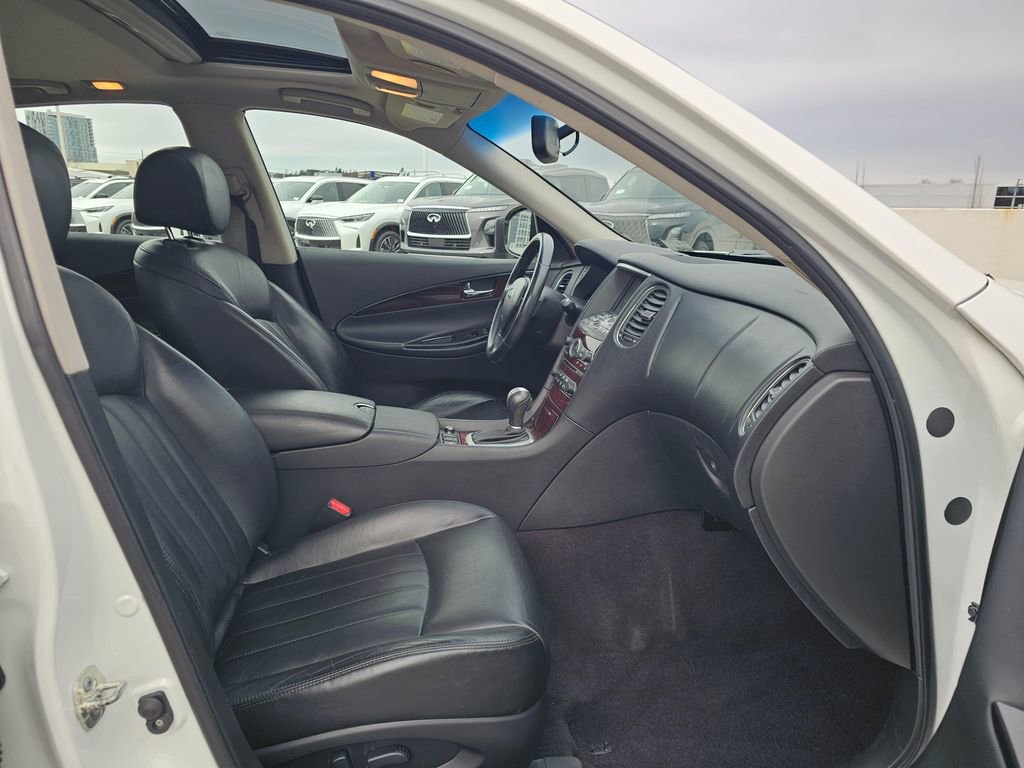Used 2015 INFINITI QX50 Journey w/ Premium Package image 11