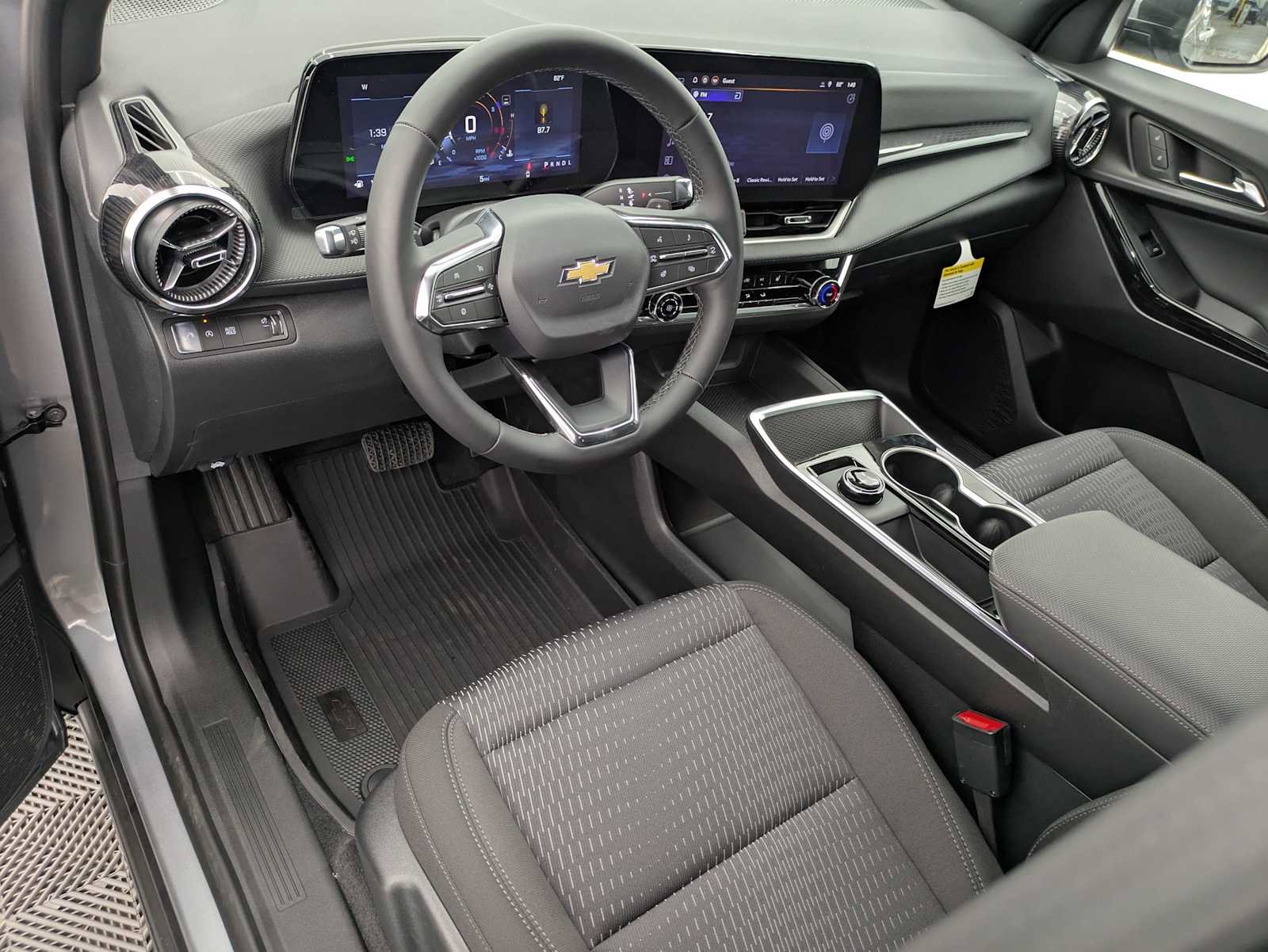 New 2026 Chevrolet Equinox LT image 2