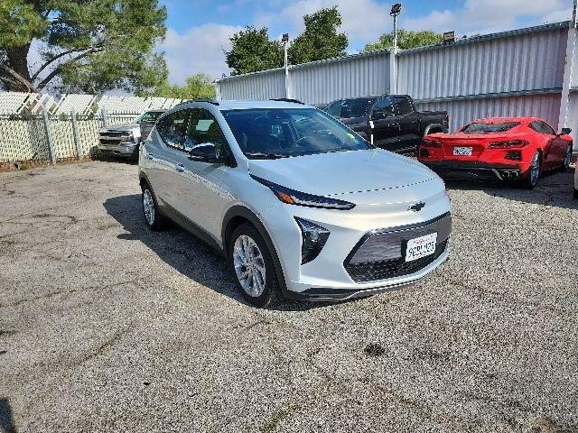 Certified 2022 Chevrolet Bolt EUV LT w/ Comfort Package FWD image 2
