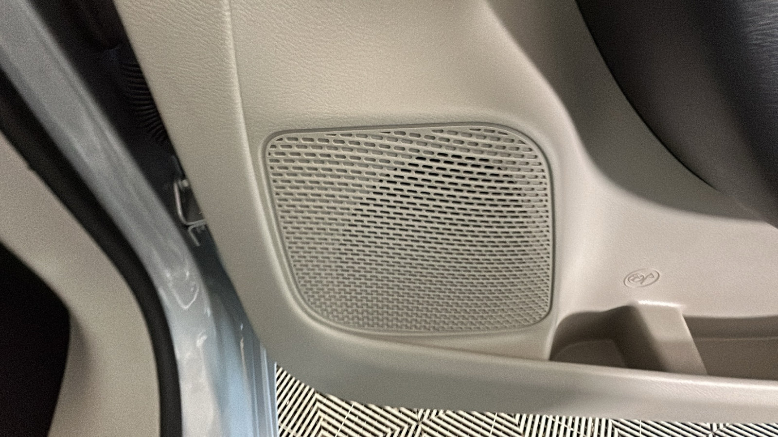 Used 2024 Chrysler Pacifica Limited FWD image 35