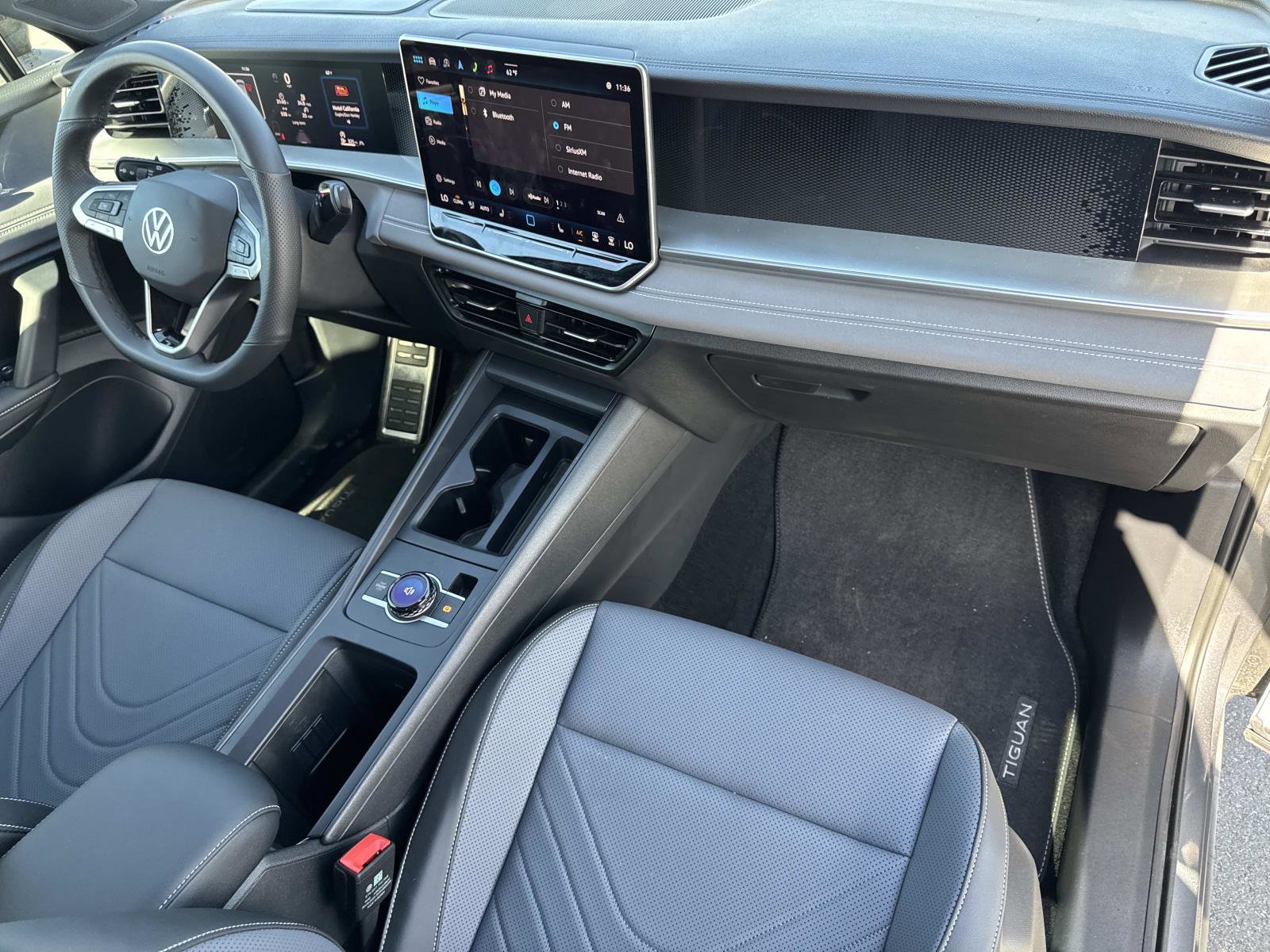 Used 2025 Volkswagen Tiguan SE R-Line image 31