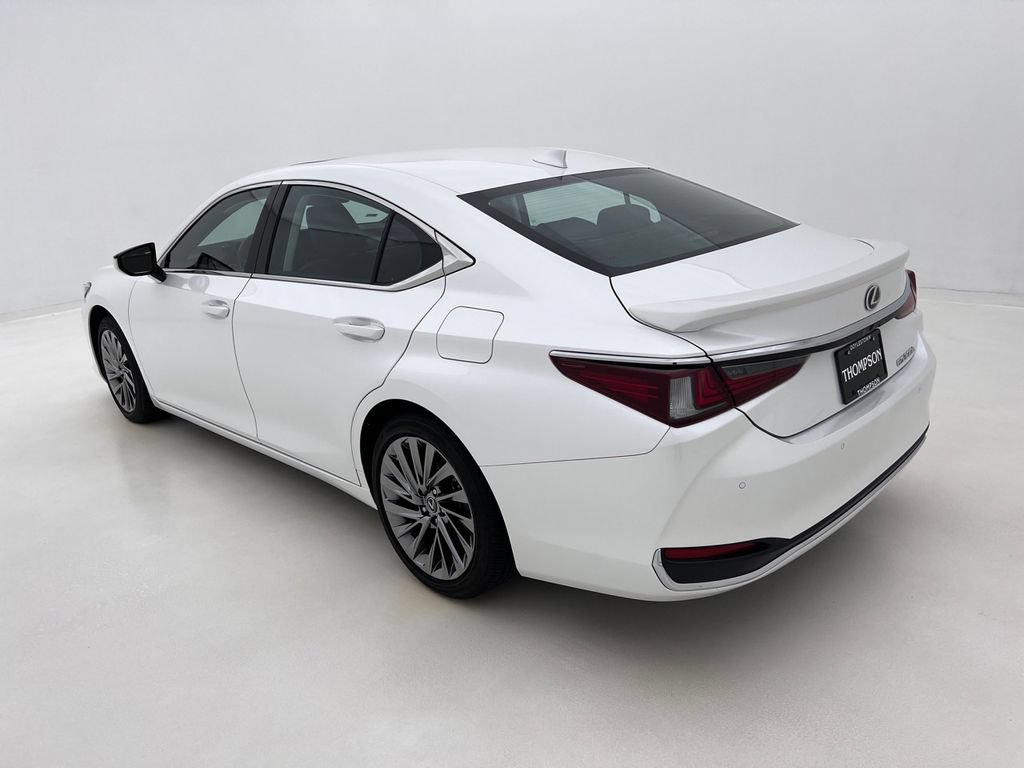 Used 2025 Lexus ES 300h w/ Luxury Package FWD image 9