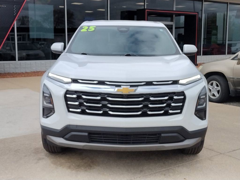 Used 2025 Chevrolet Equinox LT AWD/4WD image 2