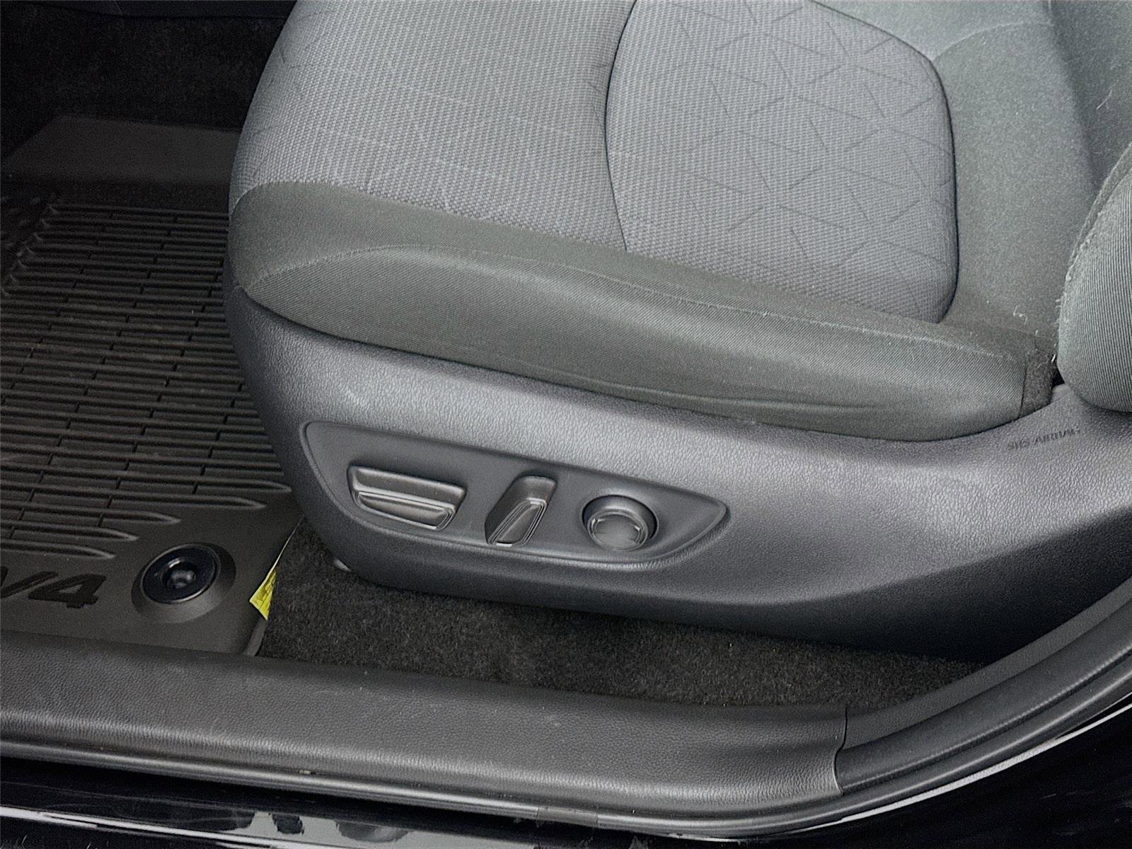 Certified 2025 Toyota RAV4 XLE AWD/4WD image 20
