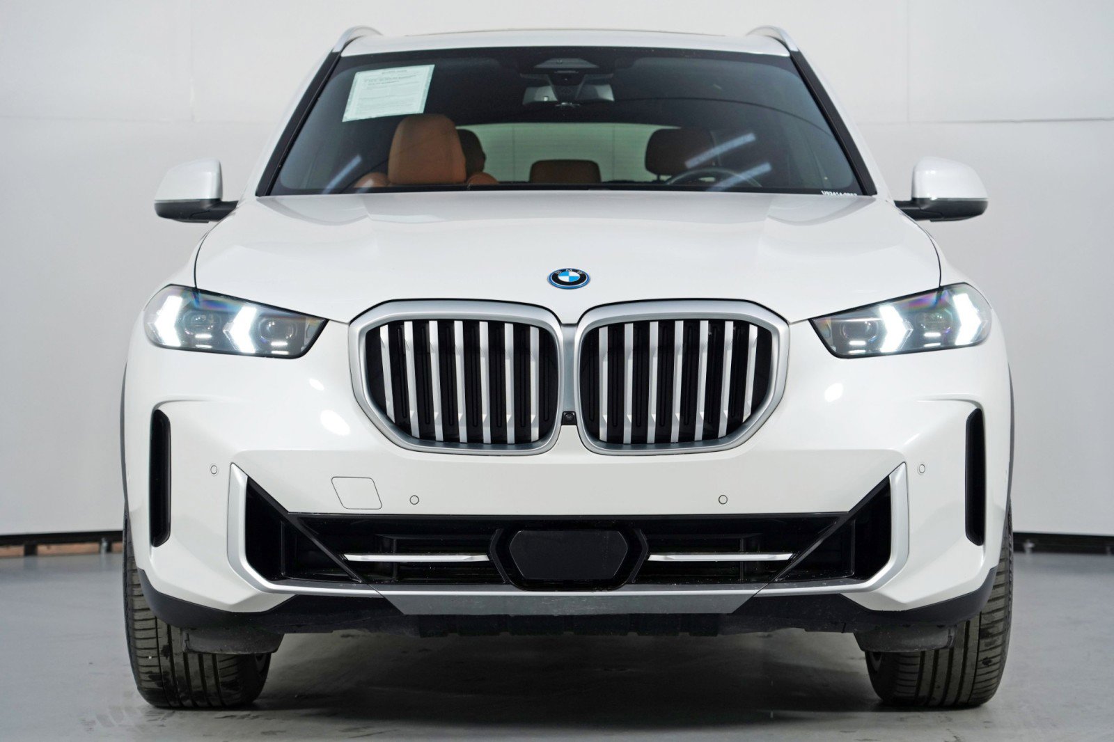 Used 2024 BMW X5 xDrive50e w/ Parking Assistance Package AWD/4WD image 7