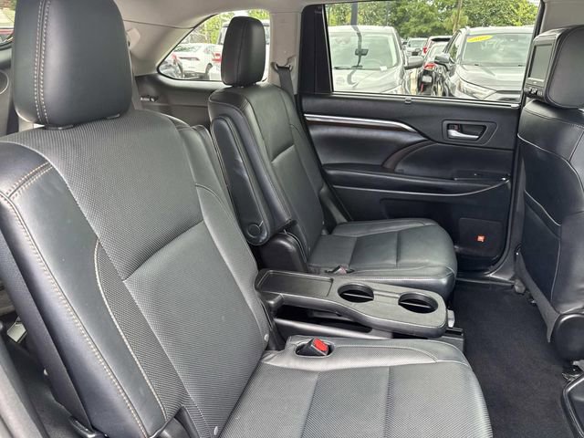 Used 2016 Toyota Highlander Limited Platinum FWD image 9