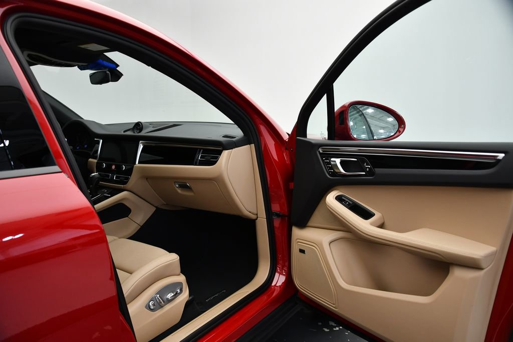 Used 2025 Porsche Macan Turbo image 45