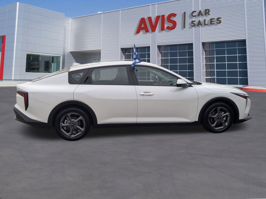 Used 2025 Kia K4 LXS image 5