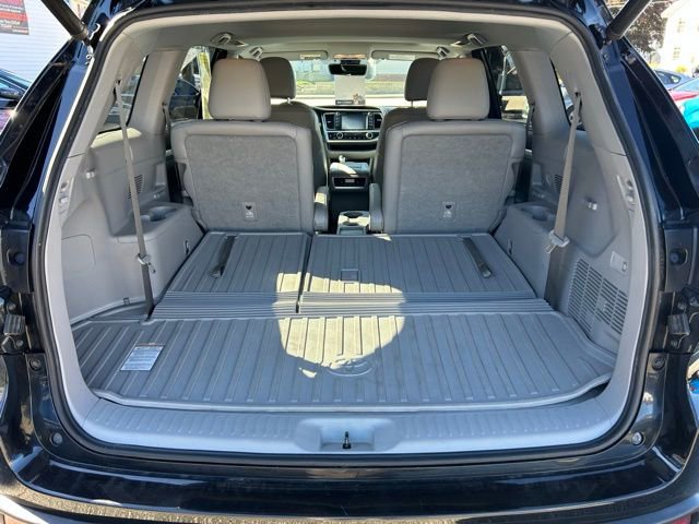 Used 2018 Toyota Highlander XLE AWD/4WD image 12