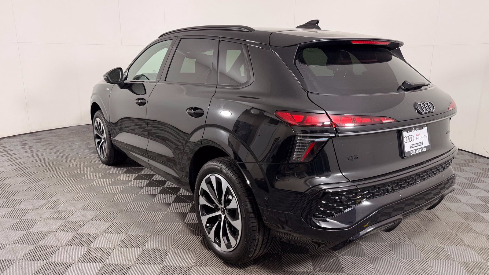 New 2026 Audi Q3 quattro 2.0T AWD/4WD image 7