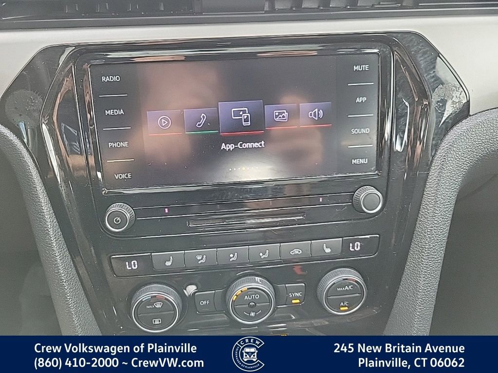 Certified 2022 Volkswagen Passat 2.0T SE FWD image 6