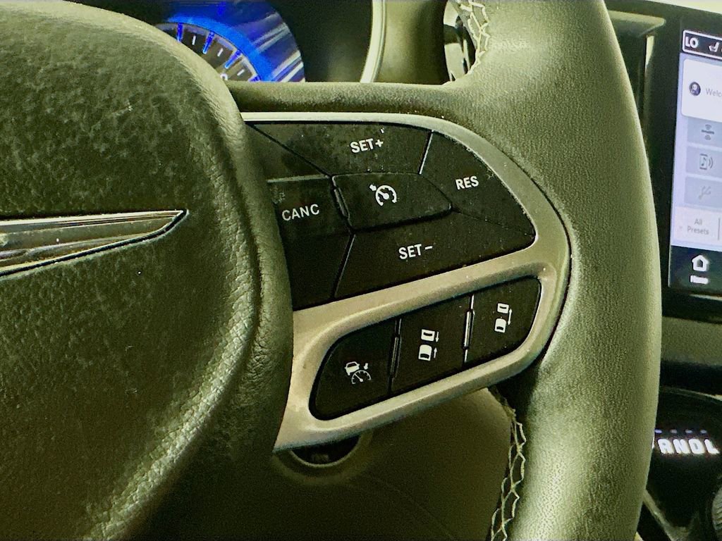 Used 2024 Chrysler Pacifica Touring-L image 26