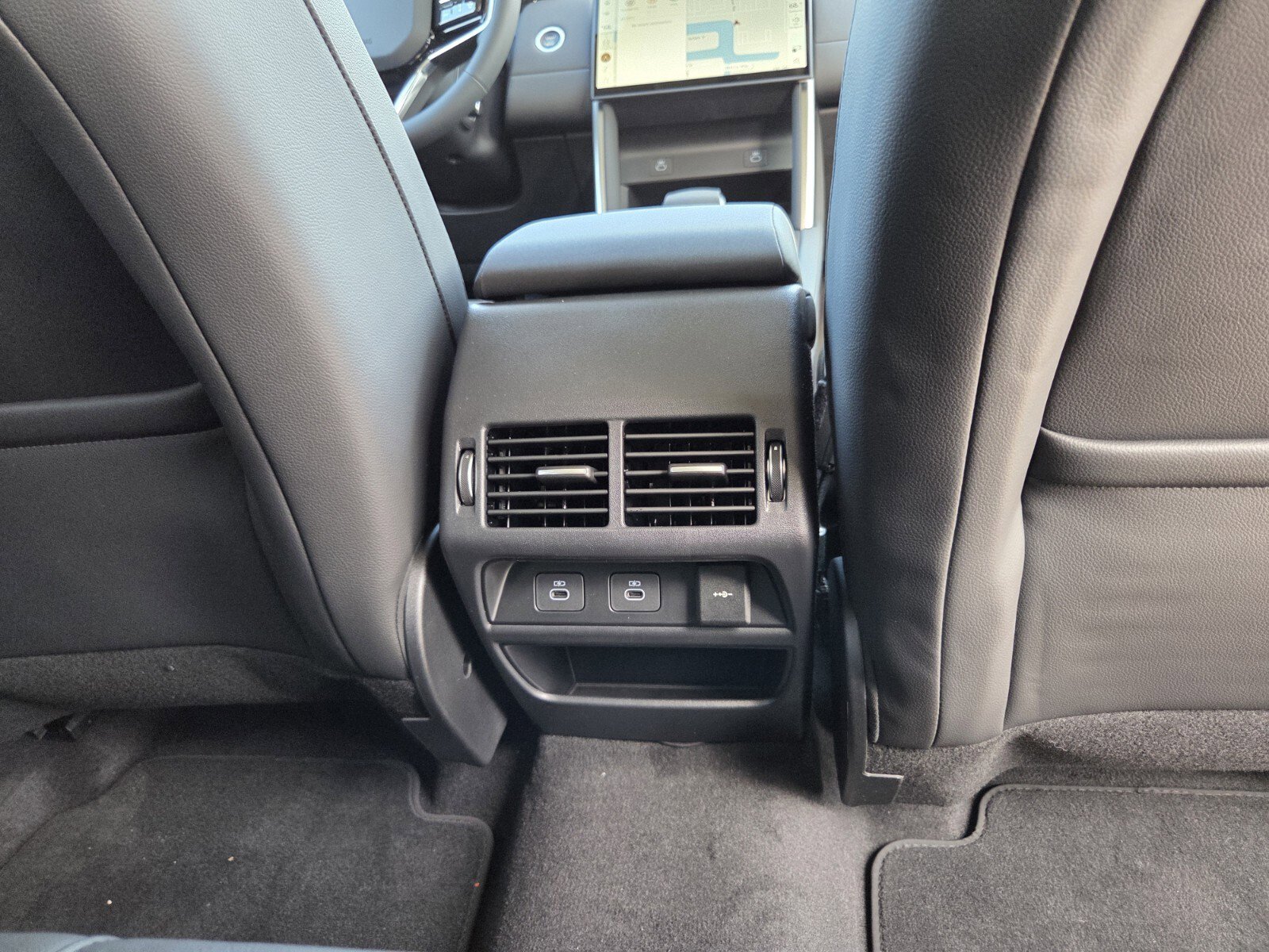 Used 2025 Land Rover Discovery Sport S image 32