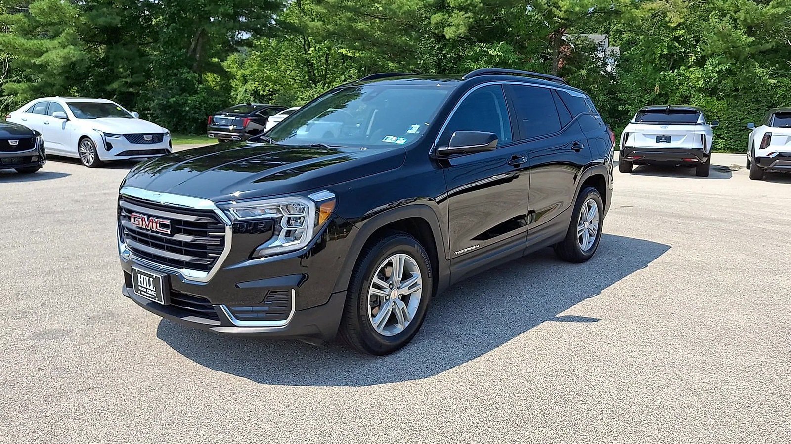 Used 2024 GMC Terrain SLE w/ Driver Convenience Package FWD image 4