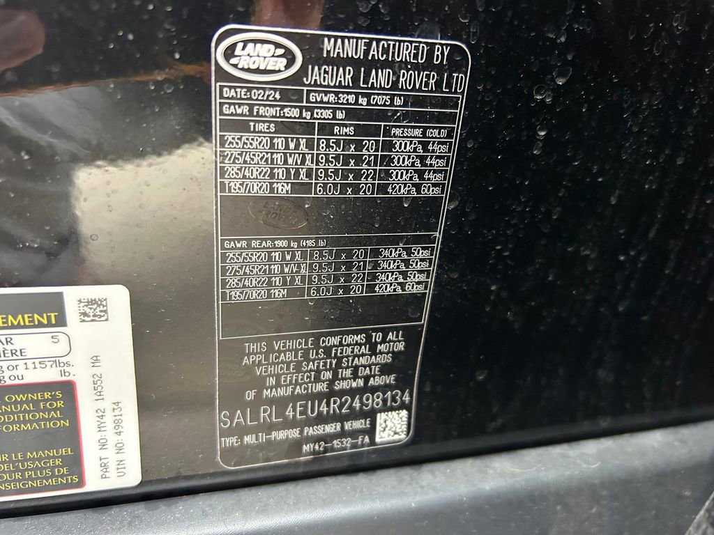 Used 2024 Land Rover Discovery Dynamic SE AWD/4WD image 11