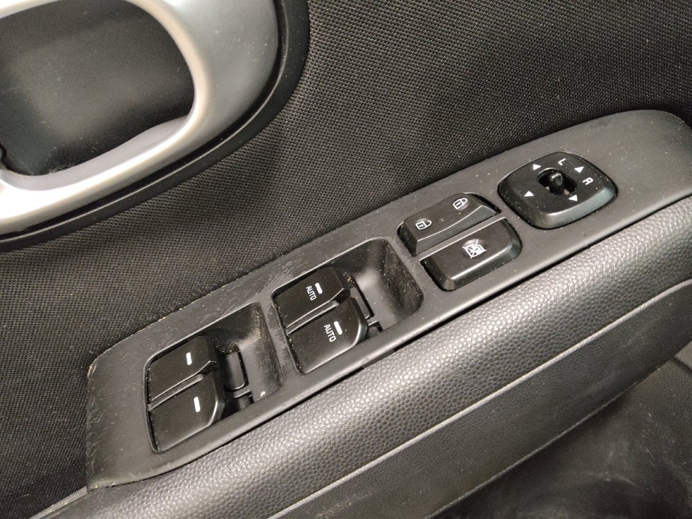 Used 2016 Kia Soul + FWD image 27