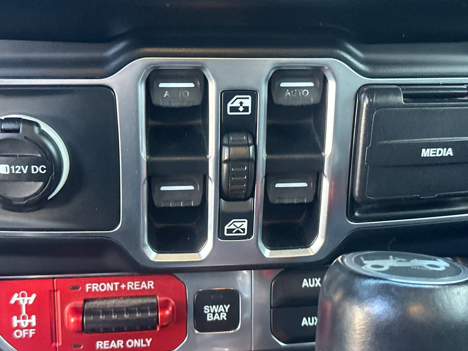 Used 2019 Jeep Wrangler Unlimited Rubicon w/ Dual Top Group image 11