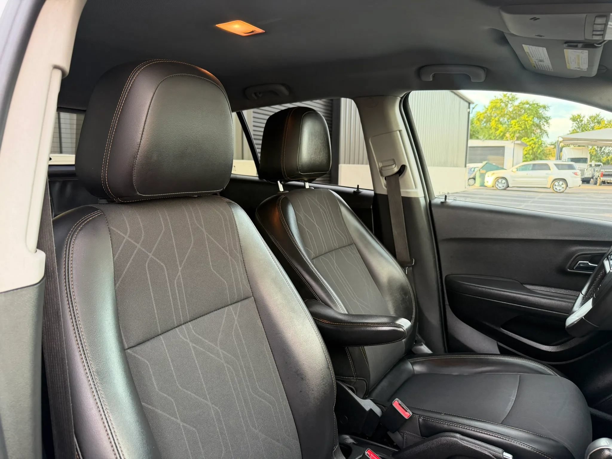 Used 2019 Chevrolet Trax LT w/ LT Convenience Package FWD image 31