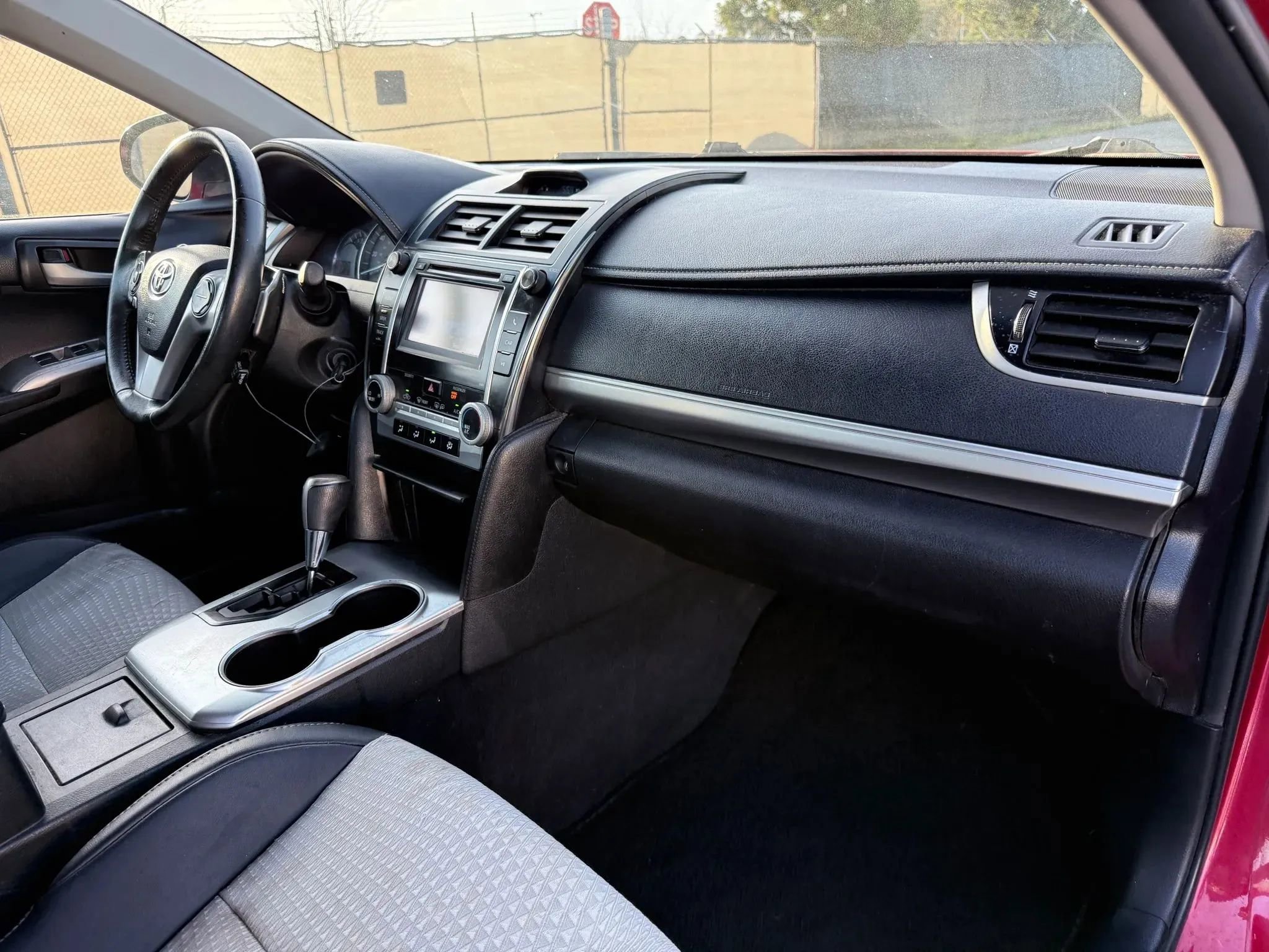 Used 2014 Toyota Camry SE FWD image 19