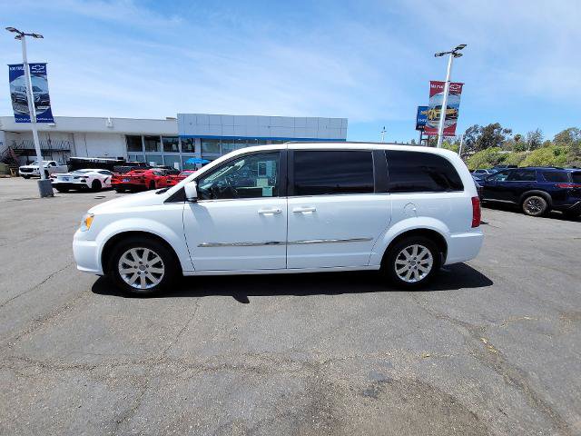 Used 2016 Chrysler Town & Country Touring FWD image 5