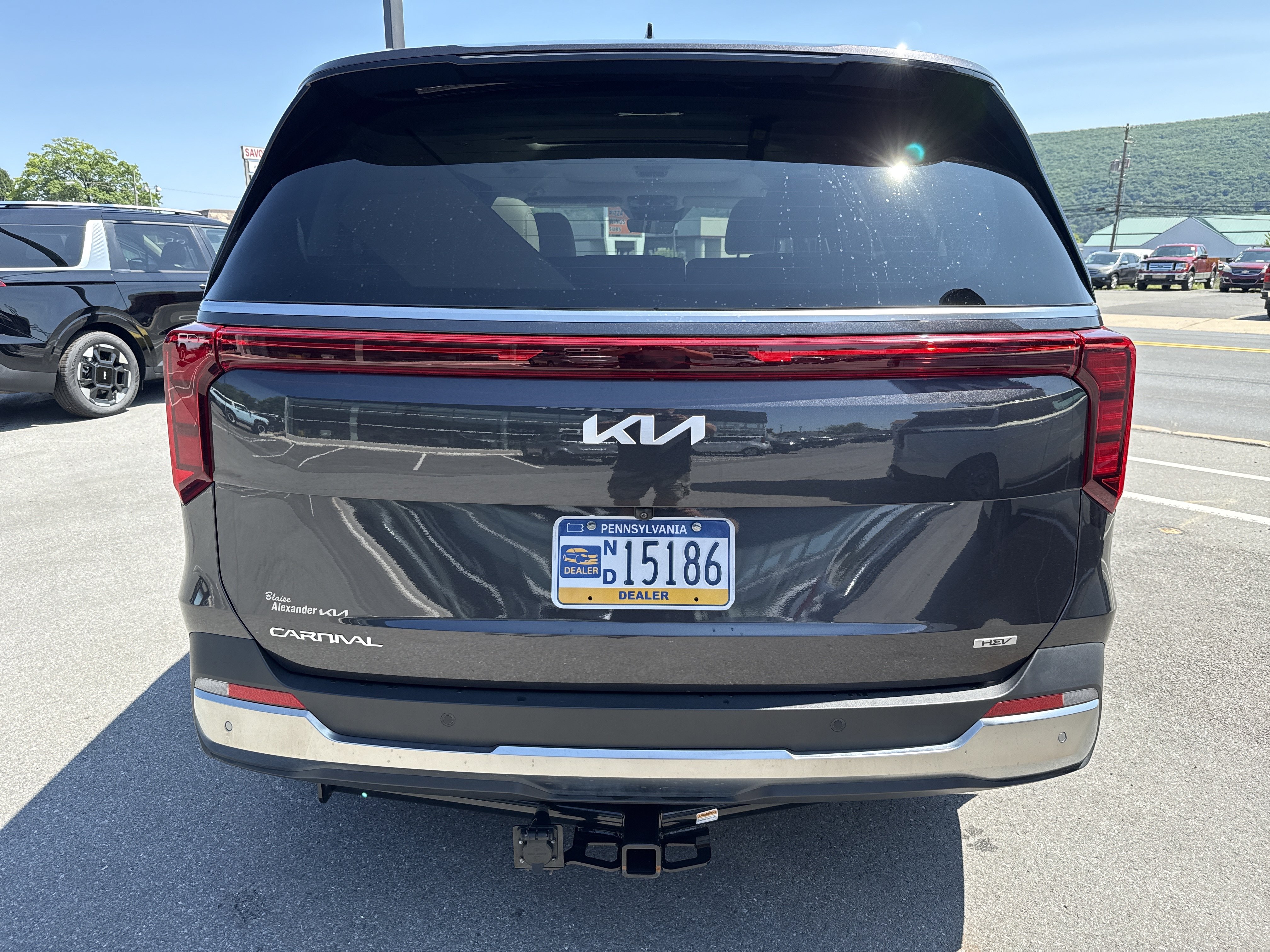 Certified 2025 Kia Carnival SX FWD image 4