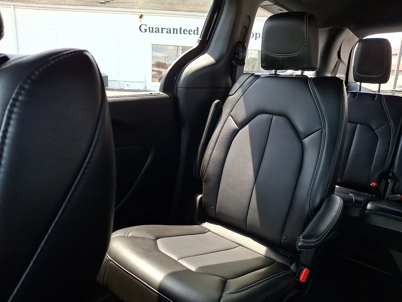 Used 2025 Chrysler Pacifica Select FWD image 28