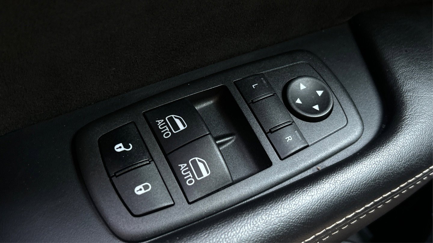 Used 2015 Dodge Challenger R/T RWD image 39