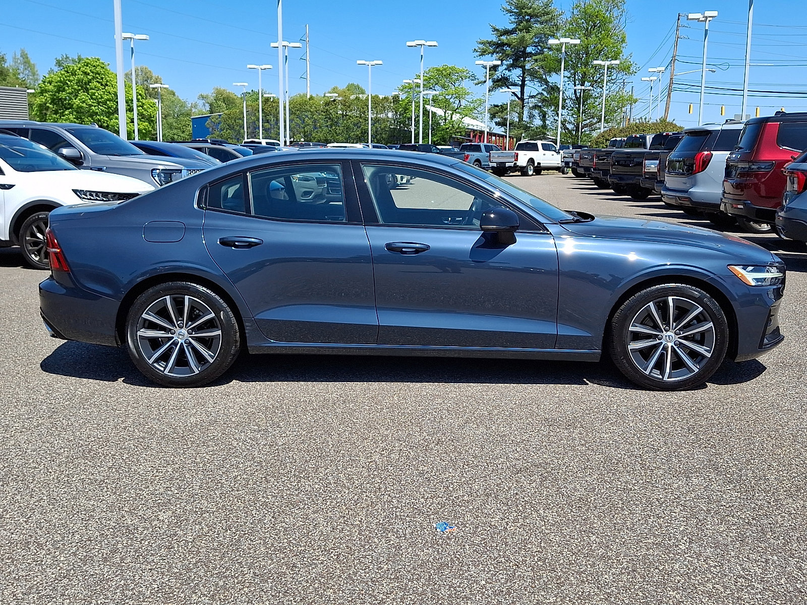 Used 2022 Volvo S60 B5 Momentum w/ Premium Package AWD/4WD image 12