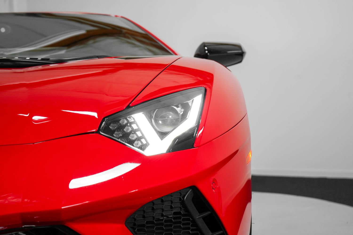 Used 2018 Lamborghini Aventador S image 14