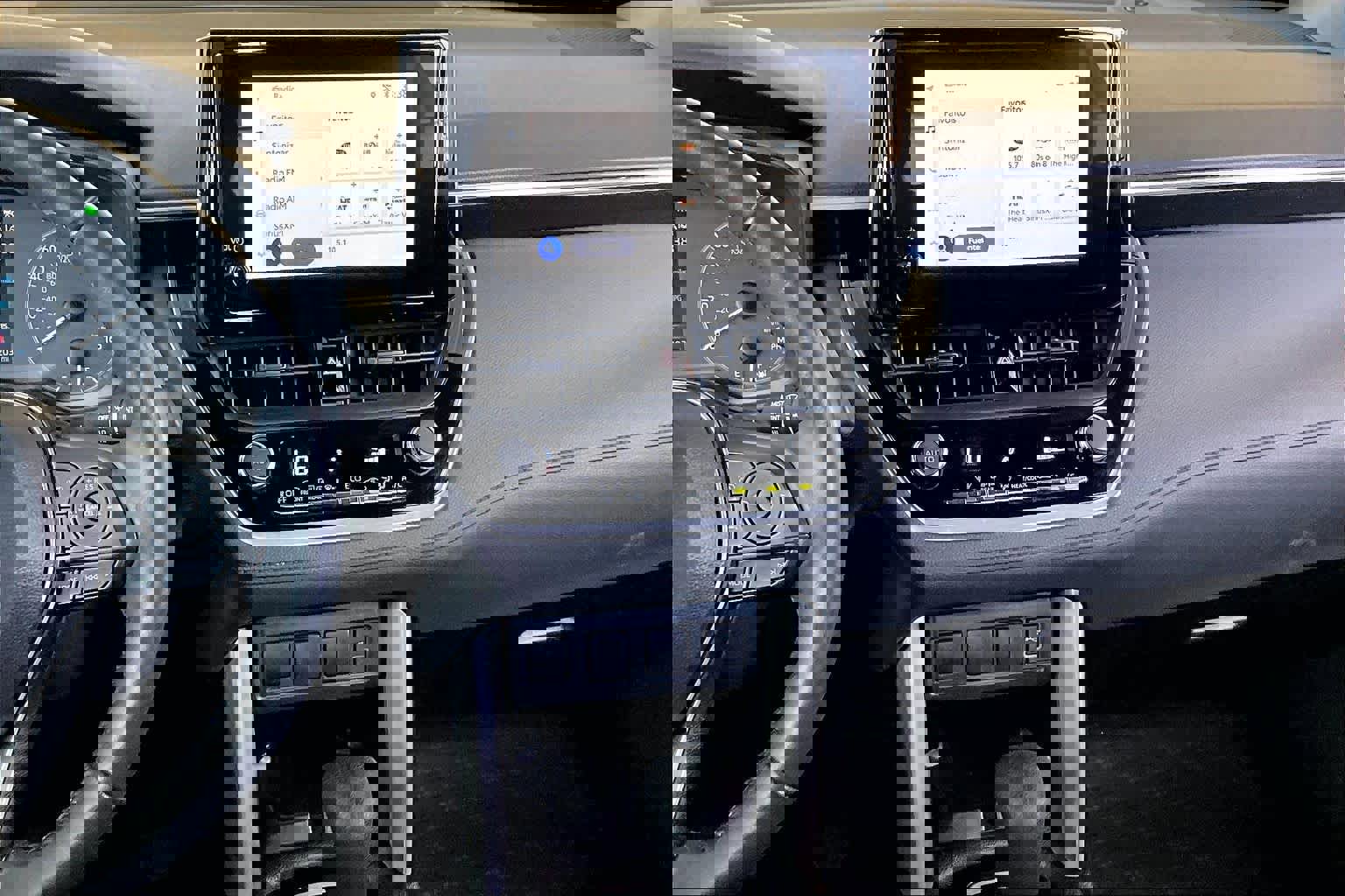 Used 2024 Toyota Corolla Cross SE image 6