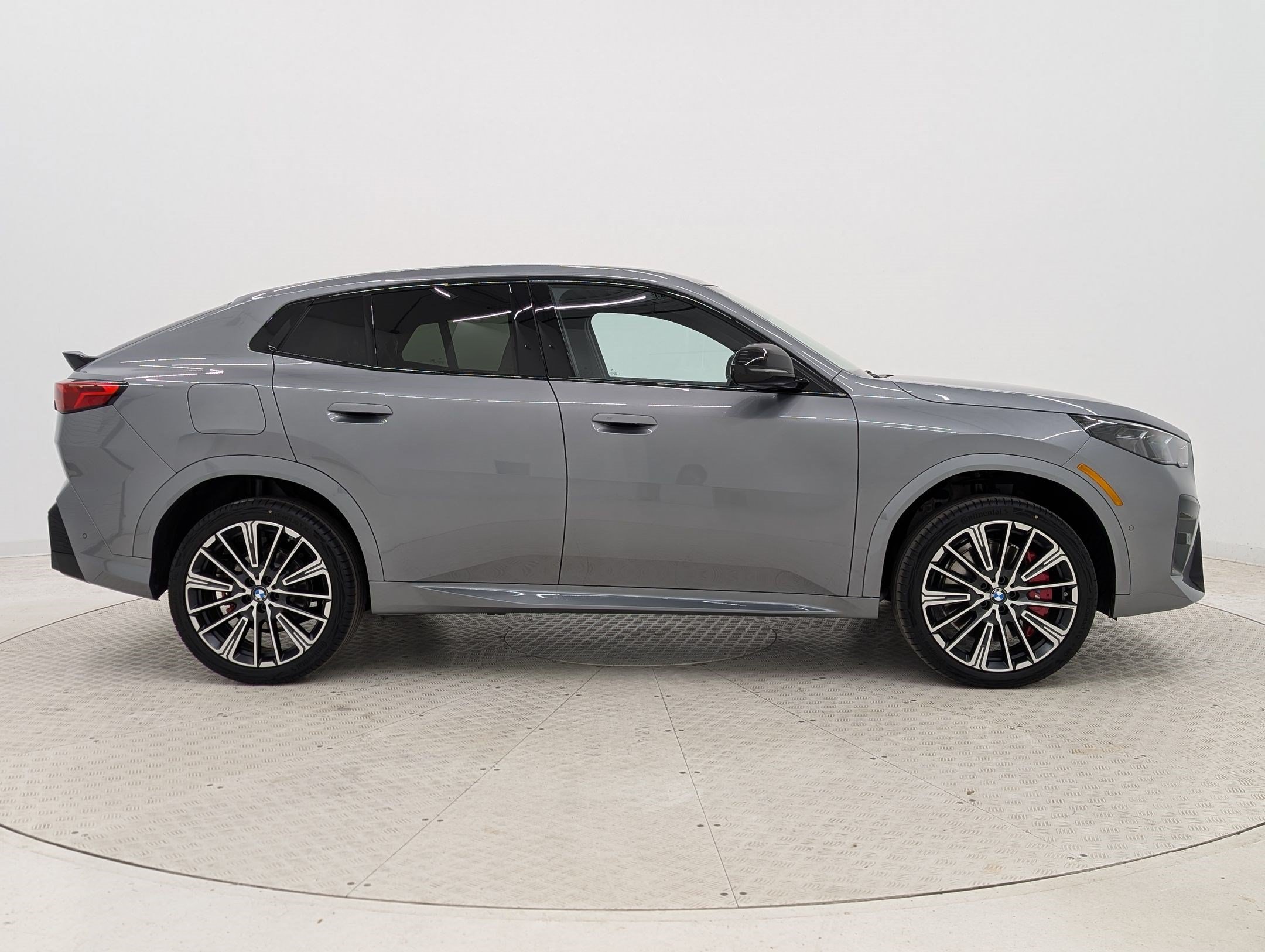 New 2026 BMW X2 xDrive28i w/ M Sport Package AWD/4WD image 8