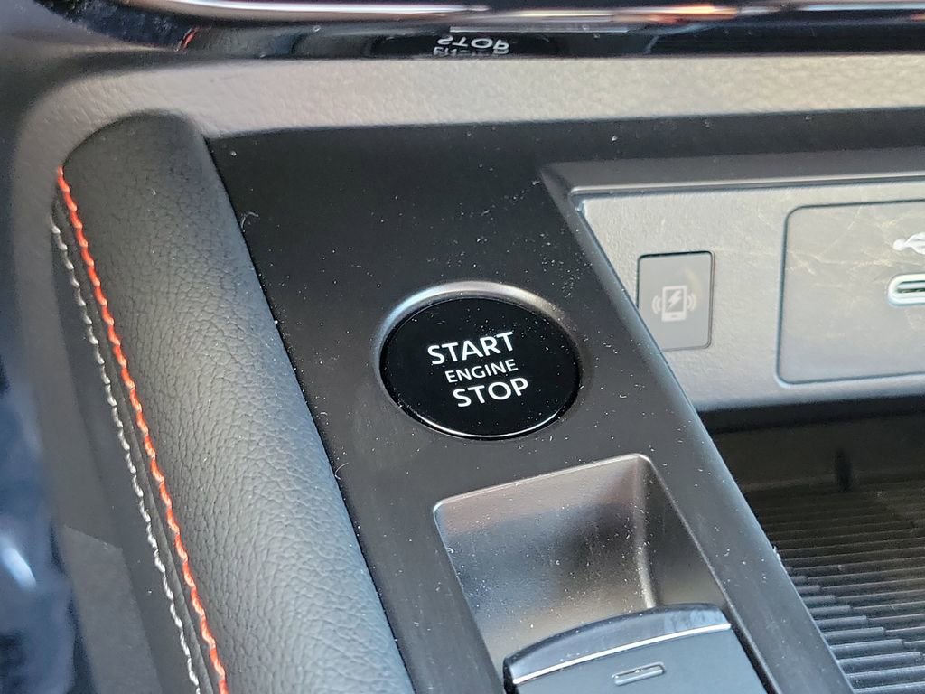 Used 2025 Nissan Kicks SR image 8