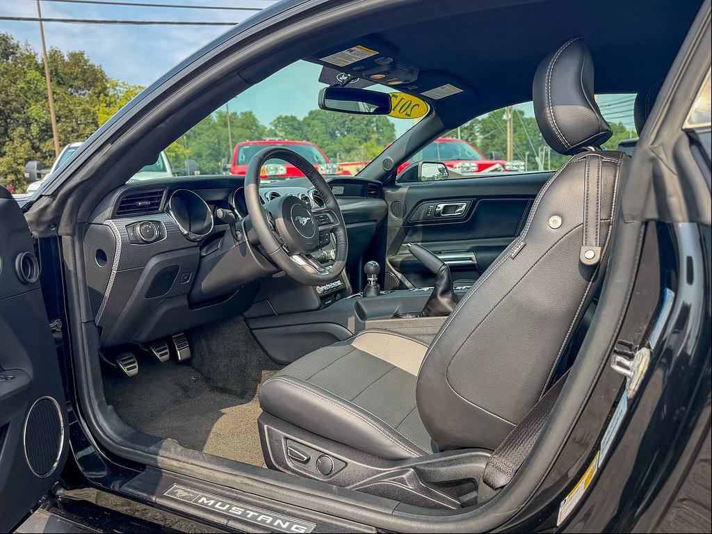 Used 2017 Ford Mustang GT Premium w/ GT Performance Package RWD image 12