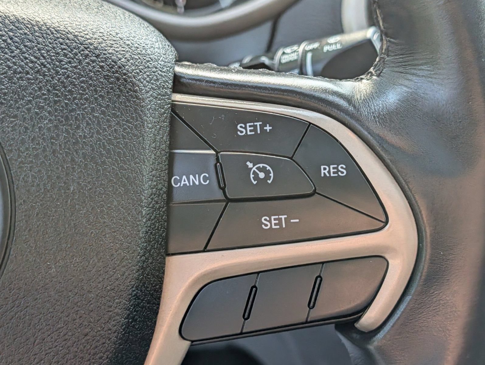 Used 2017 Jeep Cherokee 75th Anniversary AWD/4WD image 31