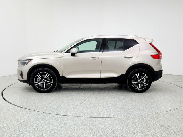 Certified 2023 Volvo XC40 B5 Plus image 8