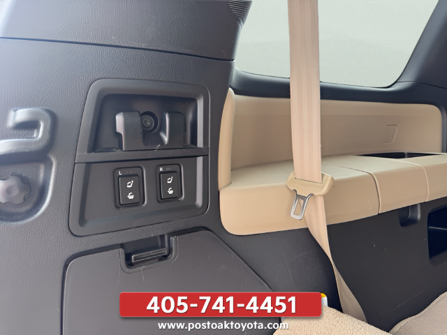 Used 2018 Toyota Sequoia SR5 w/ Premium Package AWD/4WD image 19