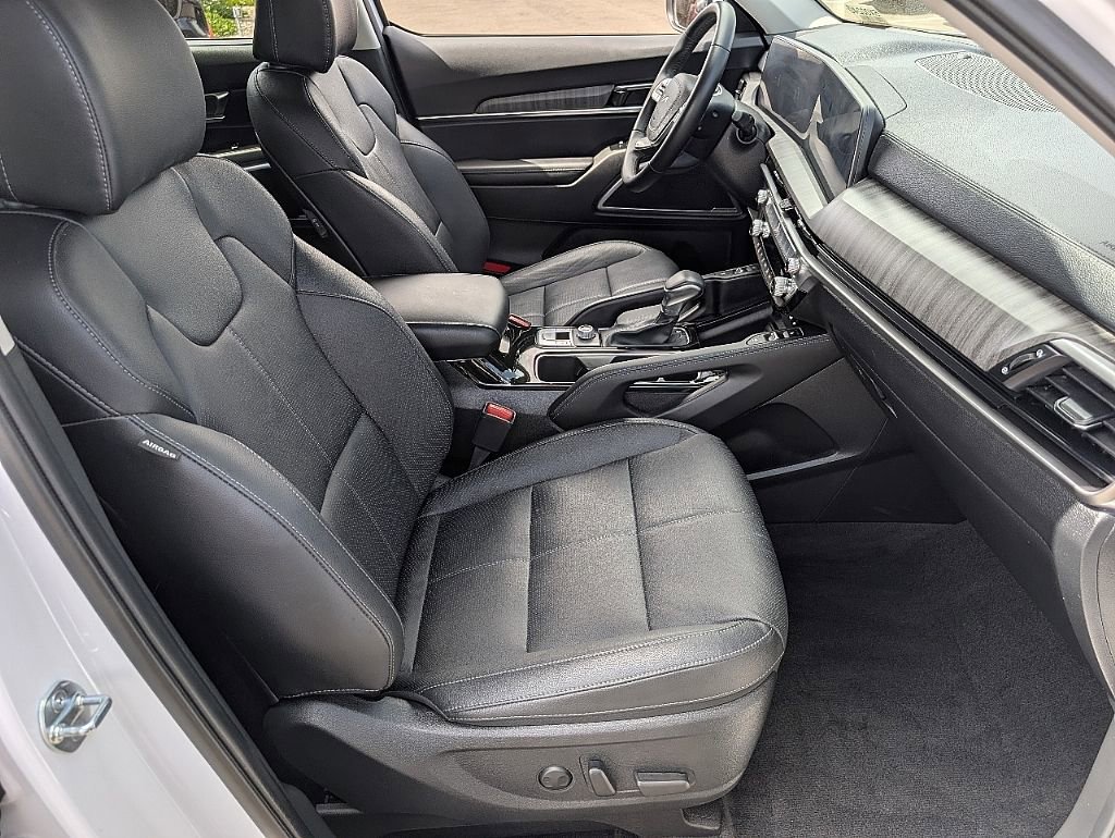 Used 2024 Kia Telluride EX image 19