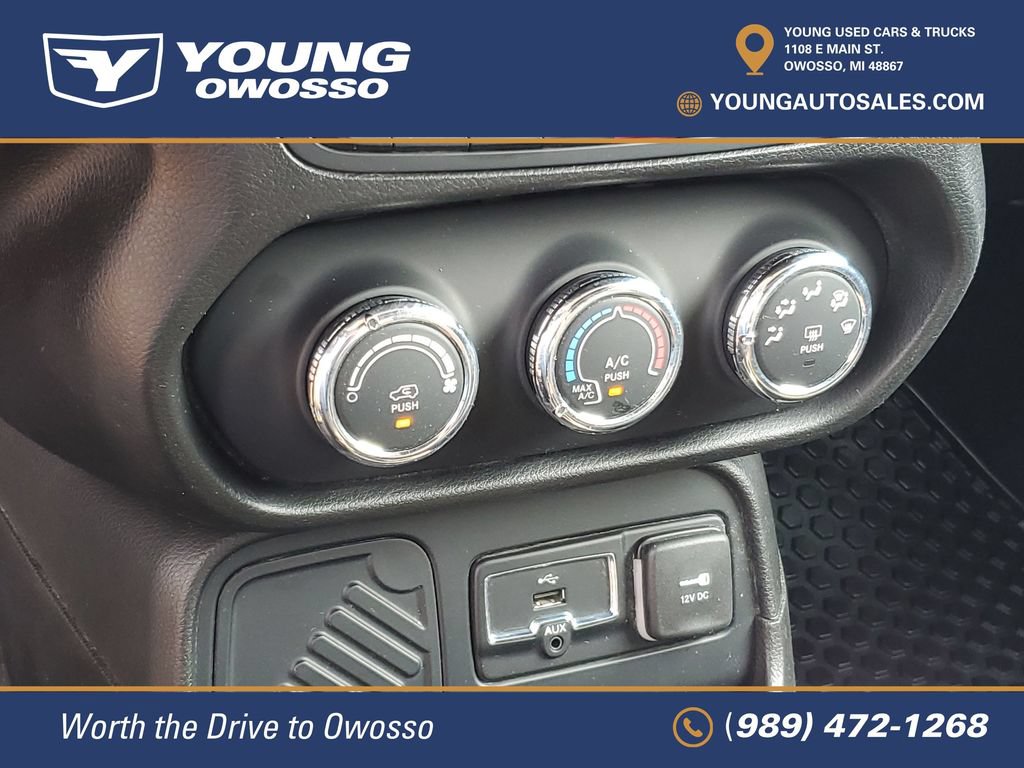 Used 2016 Jeep Renegade 75th Anniversary FWD image 17