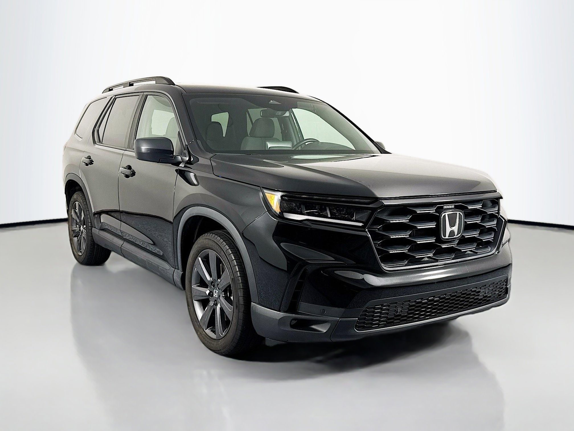 Certified 2023 Honda Pilot Sport image 3