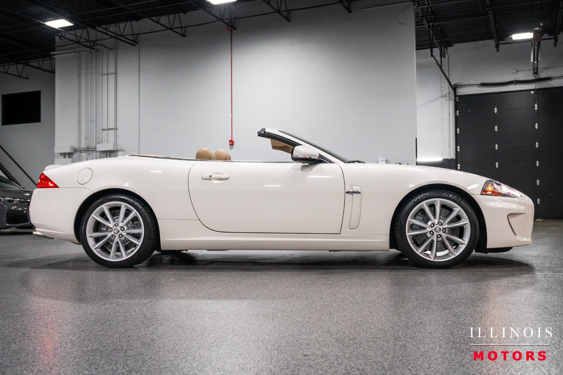 Used 2010 Jaguar XKR R RWD image 6