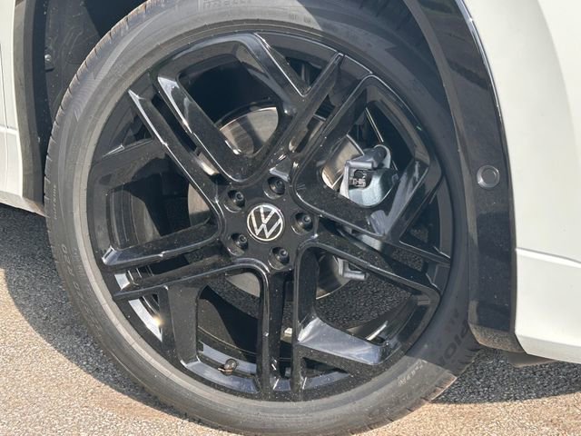 New 2026 Volkswagen Tiguan SE R-Line FWD image 2