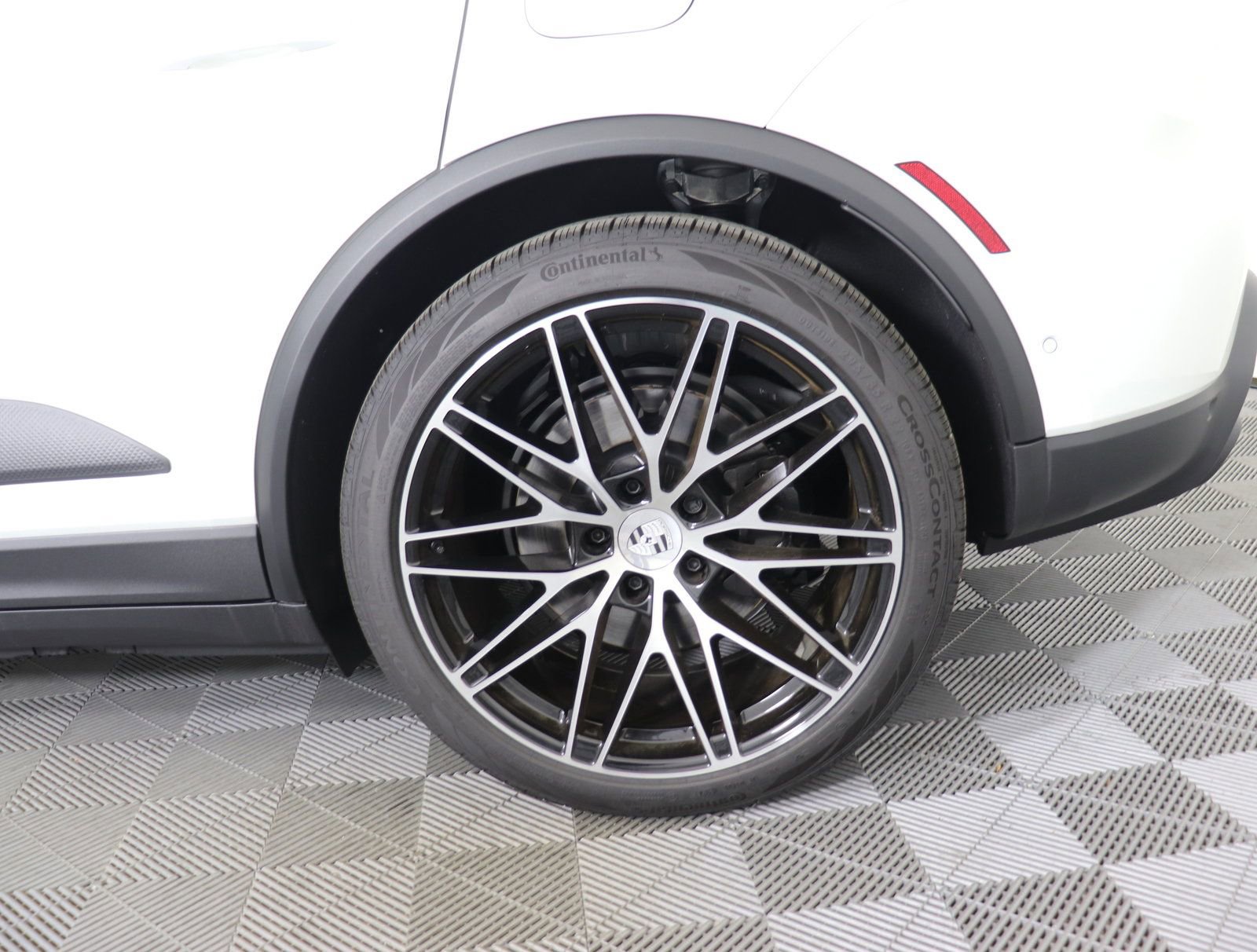 Certified 2024 Porsche Macan 4 Electric AWD/4WD image 15
