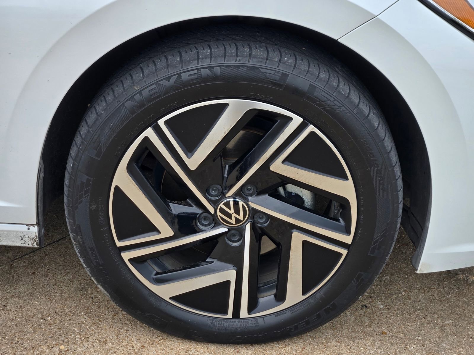 Used 2023 Volkswagen Jetta SEL FWD image 9